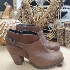 Clarks Womens 10M Mission Parker Ankle Boots Bootie Leather Brown Stack Lug Heel